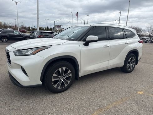 Used 2020 Toyota Highlander XLE image 10