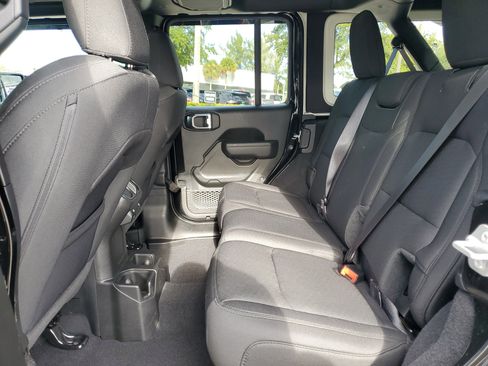 Used 2022 Jeep Wrangler Unlimited Sport image 12