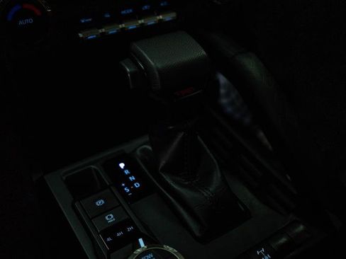 Used 2025 Toyota Tacoma TRD Off-Road image 18