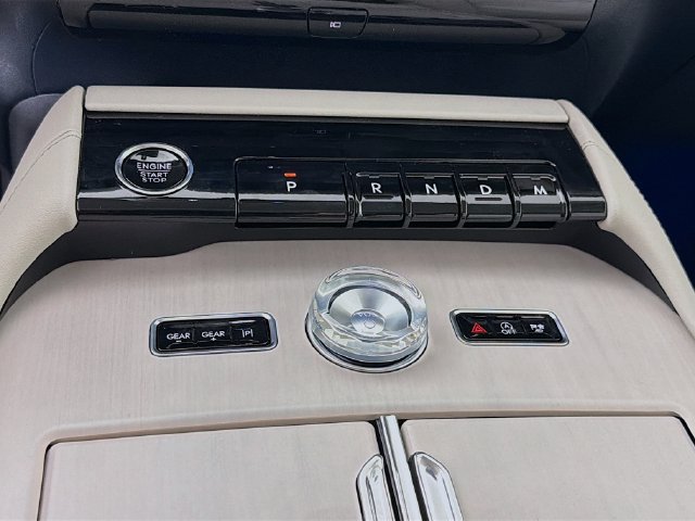 New 2026 Lincoln Navigator Premiere AWD/4WD image 17
