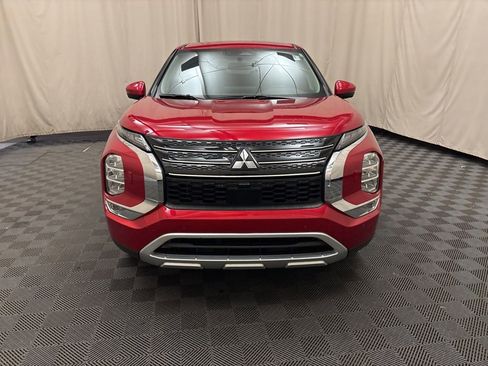 Used 2024 Mitsubishi Outlander SE image 2