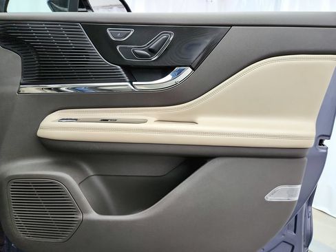 Used 2022 Lincoln Corsair AWD w/ Premium Package image 31