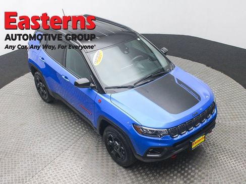 Used 2023 Jeep Compass Trailhawk AWD/4WD image 3