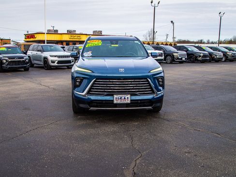 Used 2025 Buick Enclave Preferred image 2