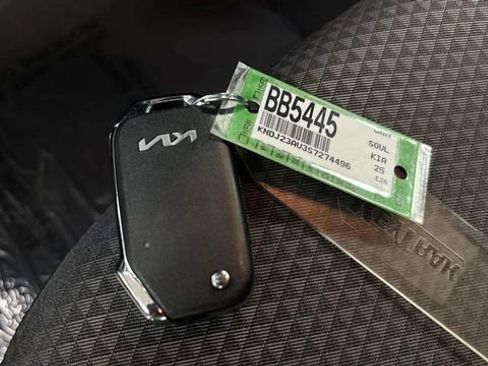 Used 2025 Kia Soul LX w/ LX Technology Package FWD image 24