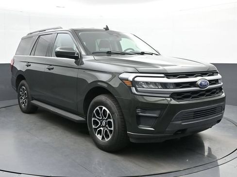 Used 2022 Ford Expedition XLT AWD/4WD image 2