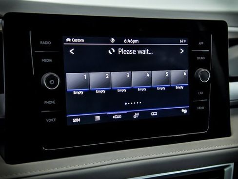 Certified 2025 Volkswagen Taos SE w/ Panoramic Sunroof Package image 12