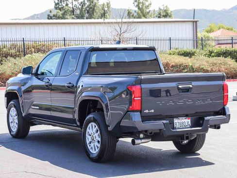 Certified 2025 Toyota Tacoma SR5 AWD/4WD image 5
