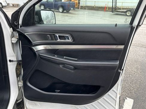 Used 2018 Ford Explorer XLT w/ Equipment Group 202A image 23