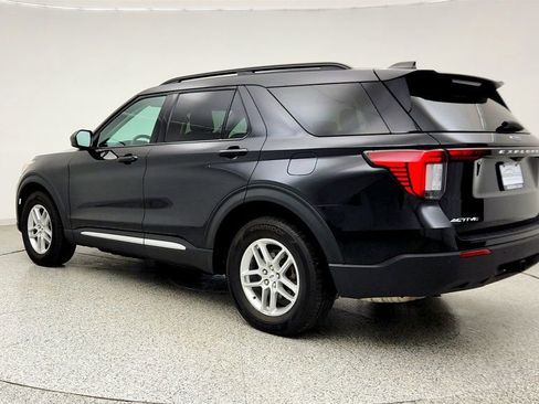 Used 2025 Ford Explorer Active AWD/4WD image 7
