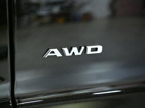 Used 2025 Cadillac XT4 Sport w/ Technology Package image 12