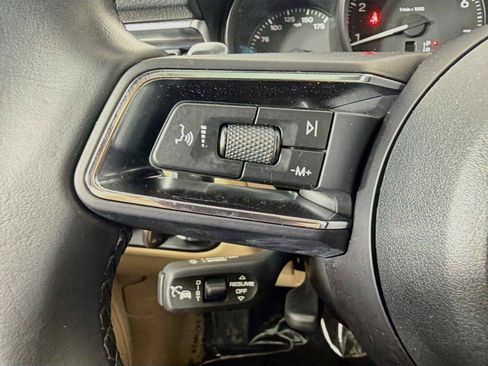 Used 2023 Porsche Macan AWD/4WD image 13