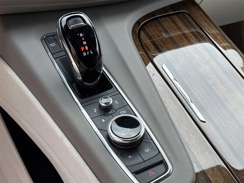 Used 2022 Cadillac Escalade ESV Premium Luxury Platinum image 25