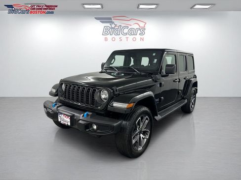Used 2024 Jeep Wrangler Unlimited w/ Convenience Group AWD/4WD image 1