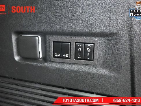 Used 2024 GMC Yukon Denali AWD/4WD image 36