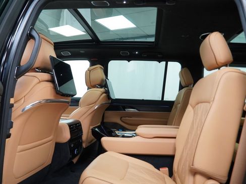 Certified 2025 Jeep Grand Wagoneer Series III w/ Rear Seat Video Group 1 AWD/4WD image 22