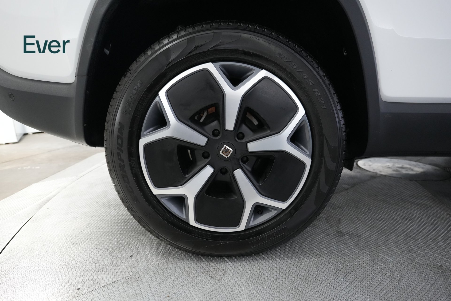 Used 2024 Rivian R1S Adventure Dual AWD/4WD image 21