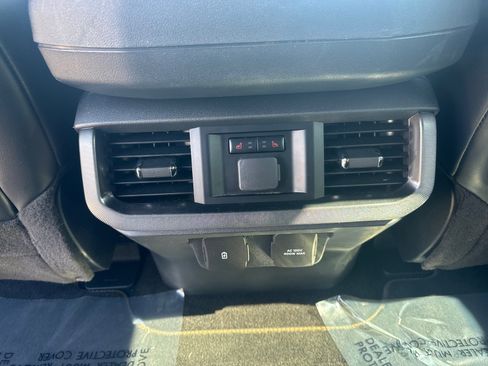 Used 2023 Ford F150 Platinum image 36