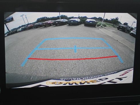 Used 2025 Toyota Sienna LE image 3