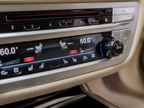 Used 2016 BMW 740i w/ Executive Package image 33