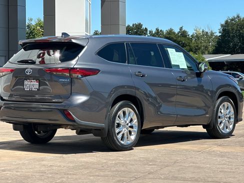 Used 2023 Toyota Highlander Limited AWD/4WD image 4