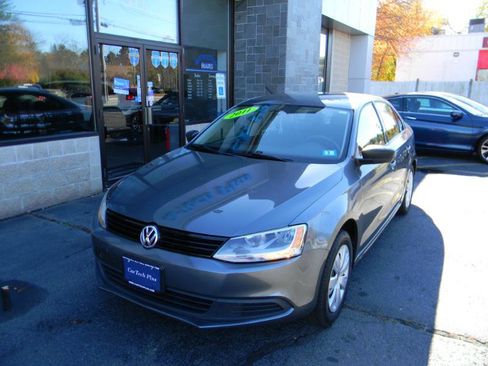 Used 2011 Volkswagen Jetta S image 4
