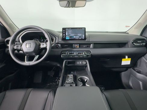 New 2025 Honda Pilot Touring image 15