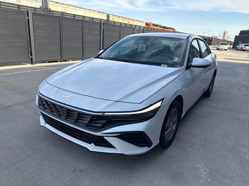 New 2026 Hyundai Elantra SE image 1
