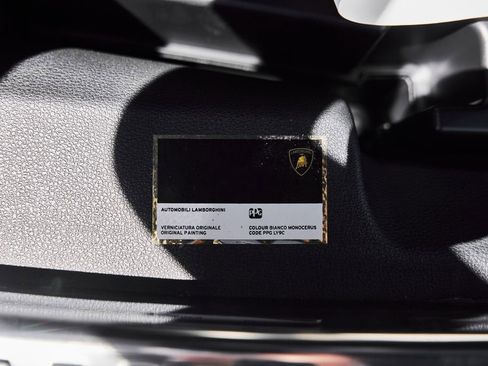 Used 2019 Lamborghini Urus AWD/4WD image 23