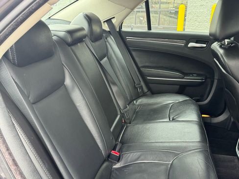 Used 2017 Chrysler 300 Limited image 39