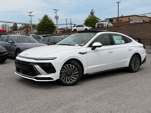 New 2025 Hyundai Sonata Limited image 2