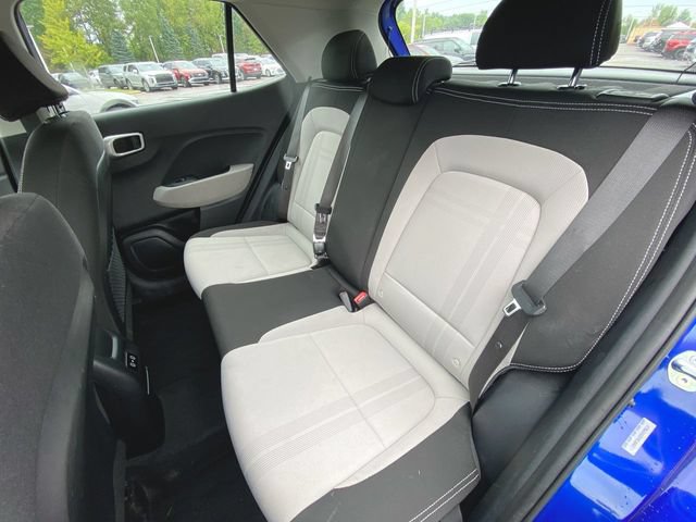 Used 2025 Hyundai Venue SEL FWD image 24