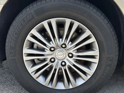 Used 2014 Chrysler Town & Country Touring-L w/ Driver Convenience Group FWD image 24