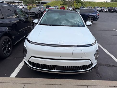 Used 2025 Hyundai Kona Limited FWD image 2