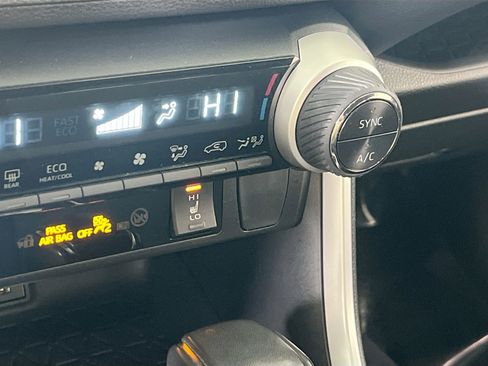 Used 2023 Toyota RAV4 SE image 19