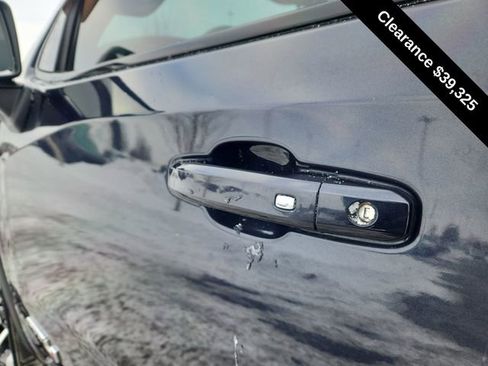 Used 2022 GMC Sierra 1500 AT4 w/ Technology Package AWD/4WD image 17