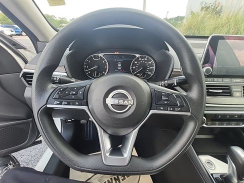 Used 2023 Nissan Altima 2.5 SV FWD image 10