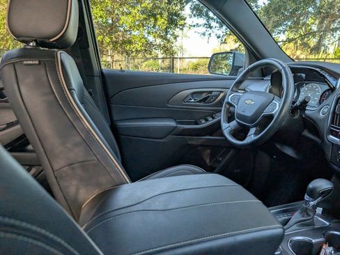 Used 2023 Chevrolet Traverse Premier image 12