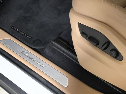 Certified 2022 Porsche Cayenne E-Hybrid image 22