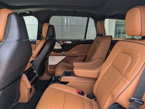 Certified 2024 Lincoln Aviator Black Label w/ Dynamic Handling Package AWD/4WD image 15