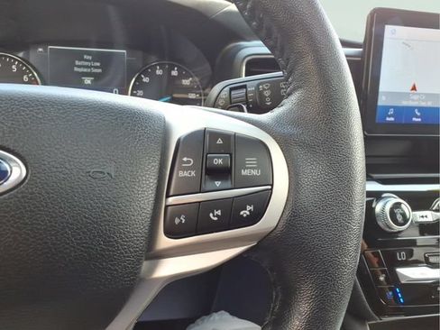 Used 2021 Ford Explorer Limited w/ Equipment Group 301A AWD/4WD image 16