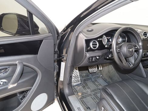 Used 2018 Bentley Bentayga image 63