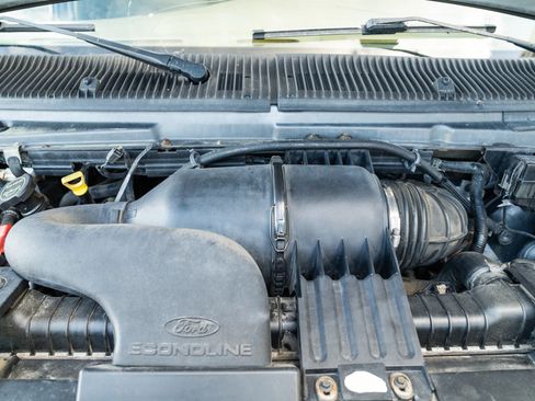 Used 2006 Ford E-350 and Econoline 350 XL RWD image 8