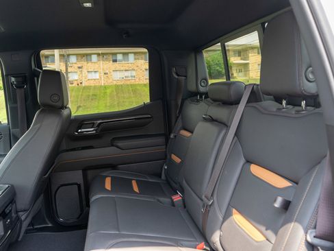 Used 2023 GMC Sierra 1500 AT4 w/ Technology Package AWD/4WD image 30