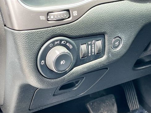 Used 2022 Jeep Cherokee Latitude Lux FWD image 10
