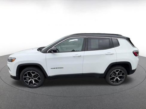 Used 2025 Jeep Compass Limited AWD/4WD image 9