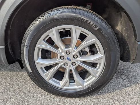 Used 2023 Ford Explorer XLT w/ Equipment Group 202A AWD/4WD image 18