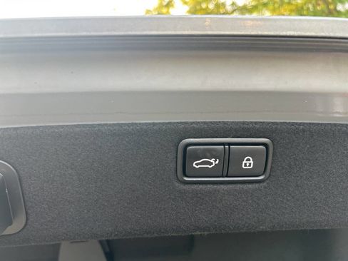 Used 2017 Genesis G80 3.8 w/ Option Group 03 image 24