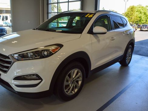Used 2016 Hyundai Tucson SE w/ Option Group 12 AWD/4WD image 3