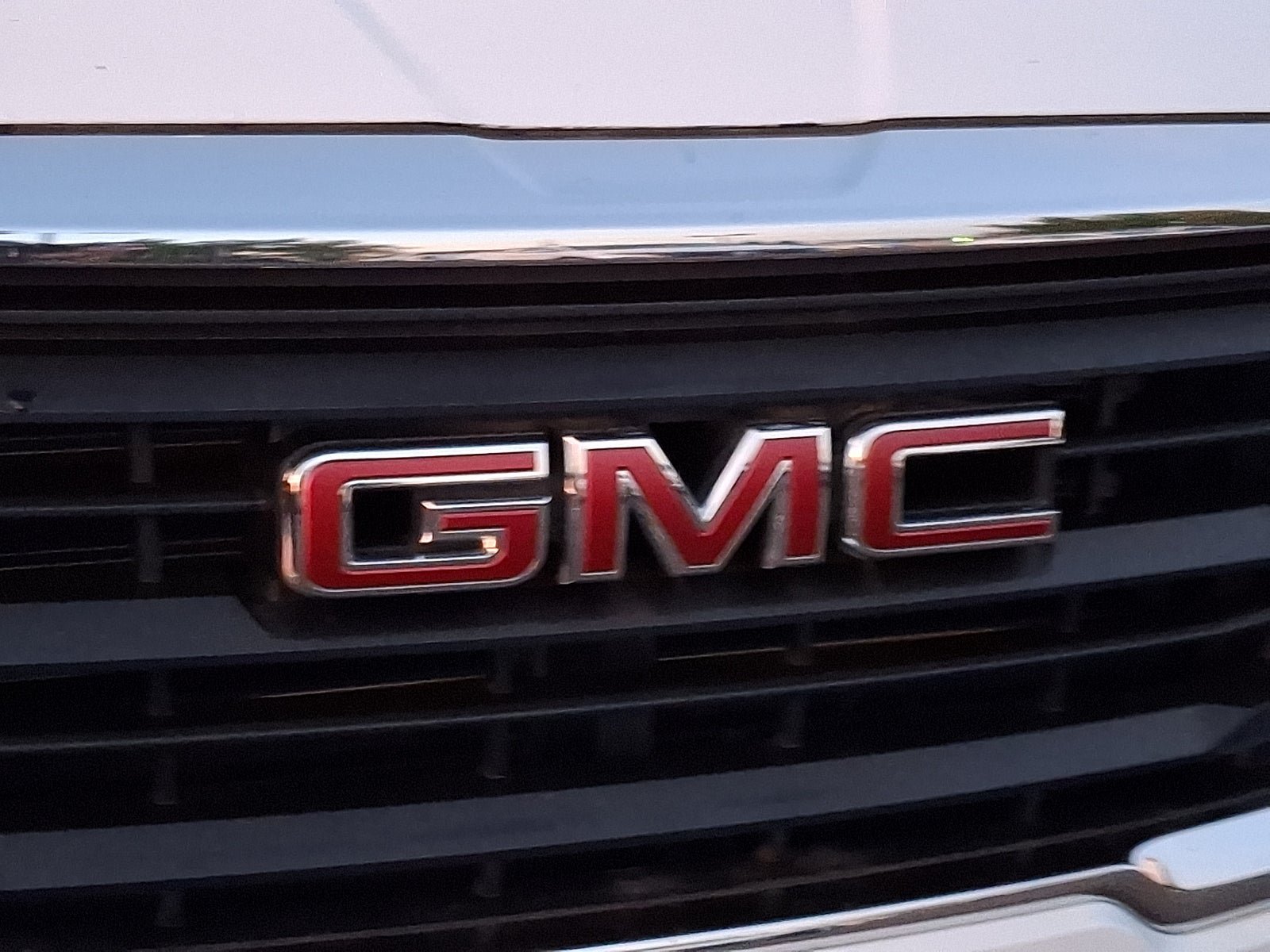 Used 2023 GMC Terrain SLE w/ Driver Convenience Package FWD image 8